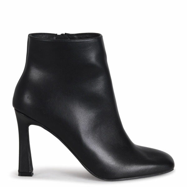 Waterproof Outdoor Boots – Ready for Any Weather Conditions - Image 2