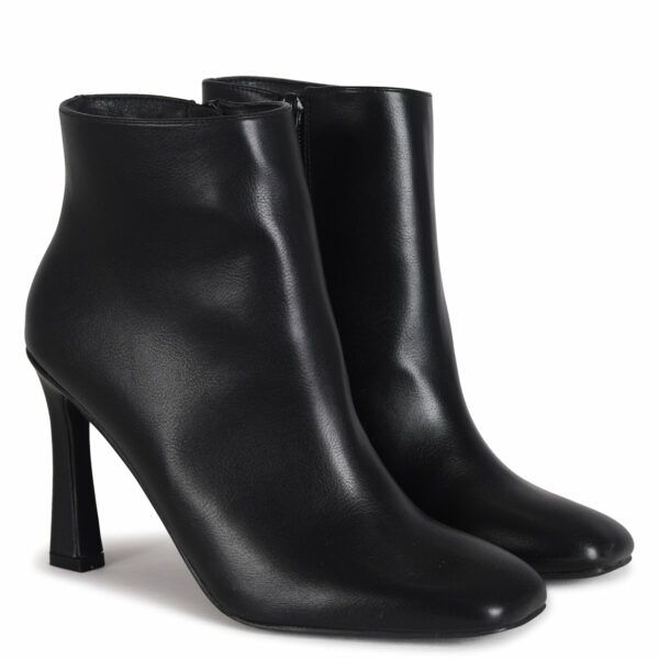 Waterproof Outdoor Boots – Ready for Any Weather Conditions - Image 3