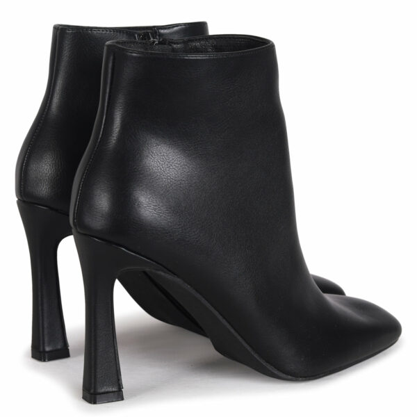 Waterproof Outdoor Boots – Ready for Any Weather Conditions - Image 4
