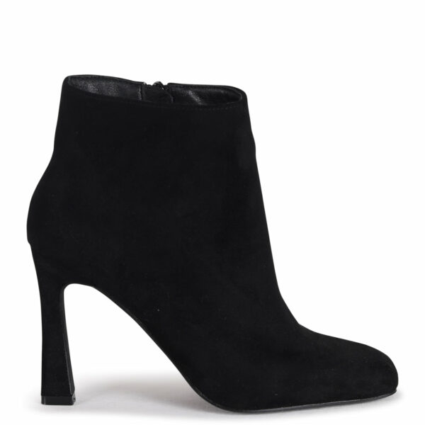 Sleek and Stylish Chelsea Boots – Perfect for Day-to-Night Looks - Image 2