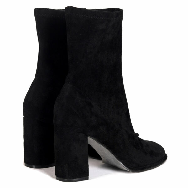 Vintage-Inspired Boots – Classic Designs with a Modern Twist - Image 4