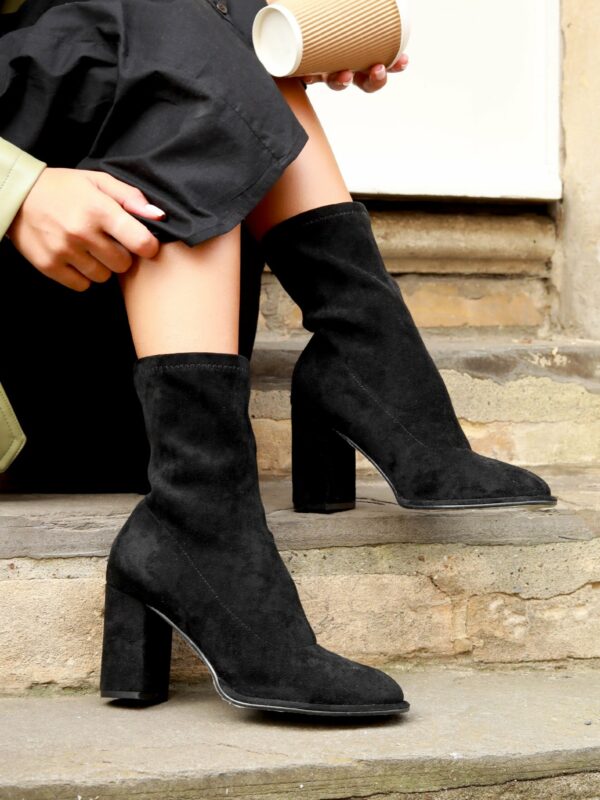 Vintage-Inspired Boots – Classic Designs with a Modern Twist