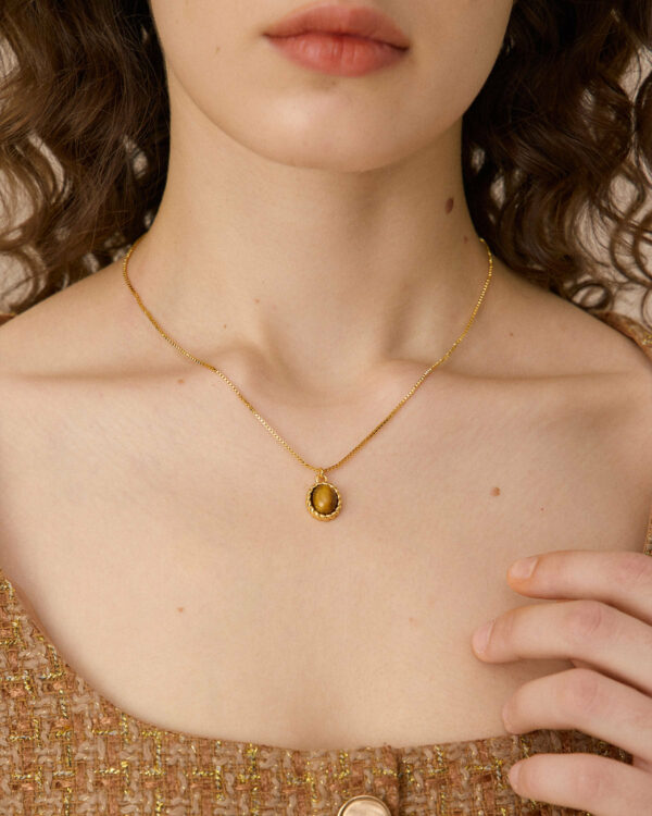 Retro Gold-Plated Necklace - Image 5